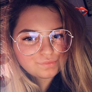 Meet your Posher, Mackinley